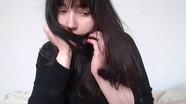 Lynylou online show from 04/01/26, 12:39
