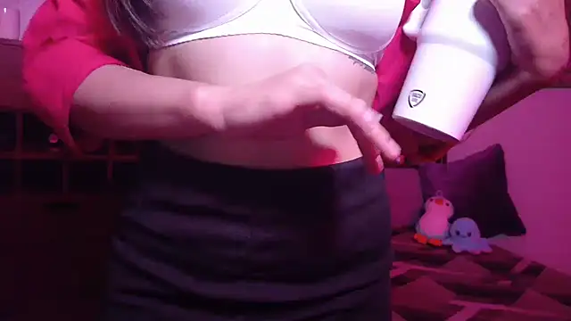 Snapshot of MidnightFlame chatting on 10/28/25, 05:26 MidnightFlame online show from 10/28/25, 05:26