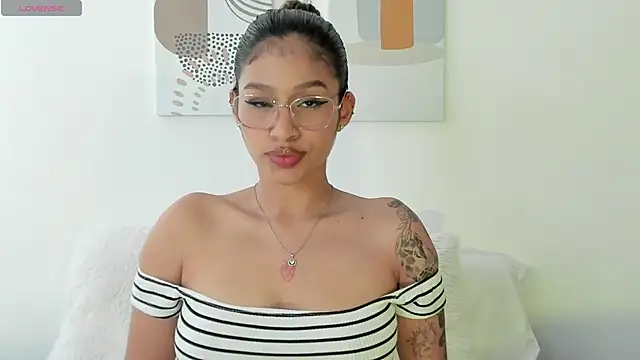 SeleneClark online show from 11/19/25, 08:42