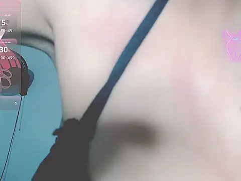 Snapshot of tifany19_ chatting on 09/14/25, 12:32 tifany19  online show from 09/14/25, 12:32