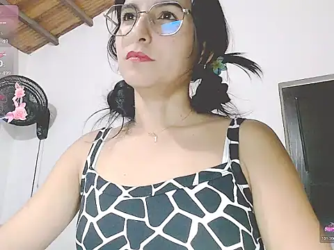 Snapshot of tifany19_ chatting on 11/01/25, 01:51 tifany19  online show from 11/01/25, 01:51