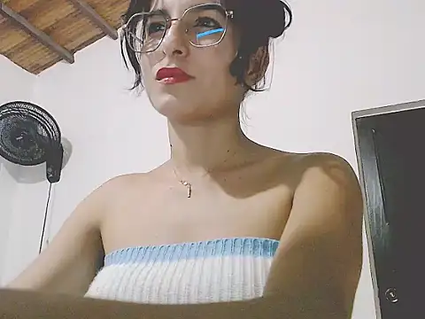 tifany19  online show from 11/03/25, 12:24