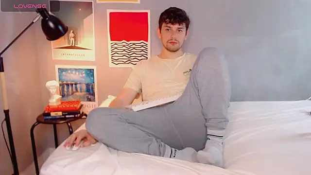 Snapshot of Elio555 chatting on 10/26/25, 06:58 Elio555 online show from 10/26/25, 06:58