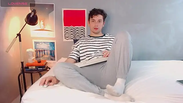 Snapshot of Elio555 chatting on 11/05/25, 12:16 Elio555 online show from 11/05/25, 12:16