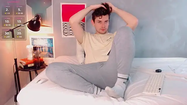 Snapshot of Elio555 chatting on 12/14/25, 07:40 Elio555 online show from 12/14/25, 07:40