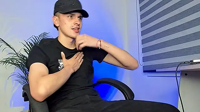 Snapshot of bastia_noooo chatting on 09/21/25, 04:14 bastia noooo online show from 09/21/25, 04:14