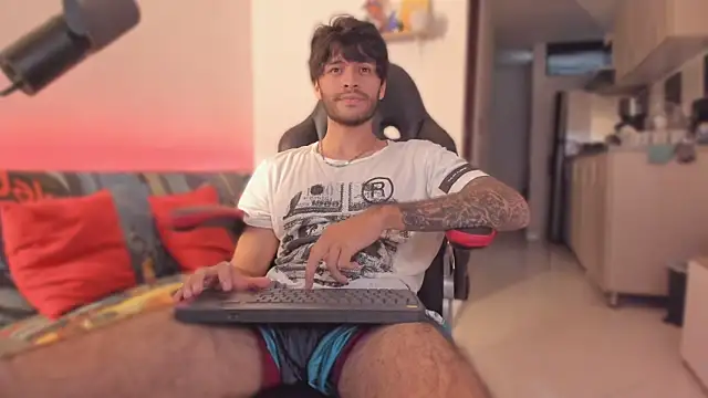 Snapshot of justin_stark7 chatting on 11/15/25, 10:15 justin stark7 online show from 11/15/25, 10:15