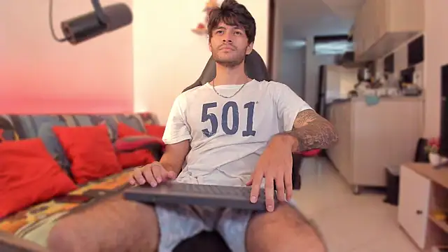 Snapshot of justin_stark7 chatting on 11/24/25, 08:08 justin stark7 online show from 11/24/25, 08:08