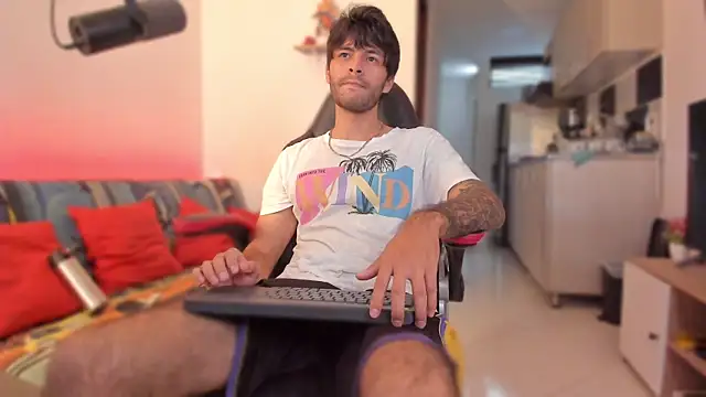 Snapshot of justin_stark7 chatting on 11/25/25, 08:42 justin stark7 online show from 11/25/25, 08:42