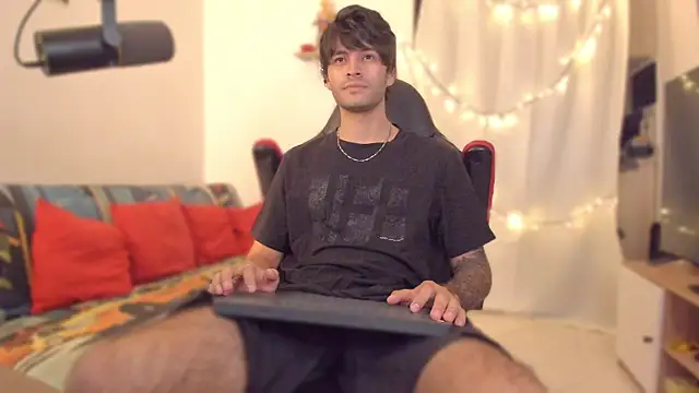 Snapshot of justin_stark7 chatting on 12/15/25, 08:57 justin stark7 online show from 12/15/25, 08:57