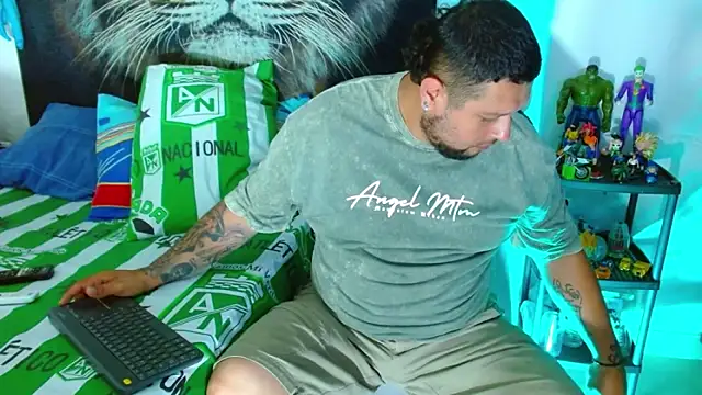 Michaell Myerss  online show from 12/16/25, 03:39