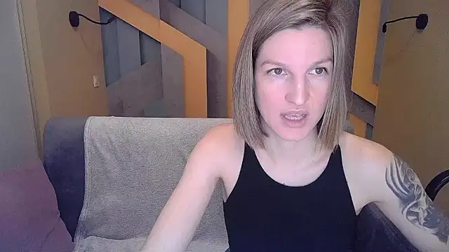 Snapshot of EmilyWalkeri chatting on 12/08/24, 10:52 EmilyWalkeri online show from 12/08/24, 10:52