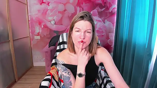 Snapshot of EmilyWalkeri chatting on 02/23/25, 06:49 EmilyWalkeri online show from 02/23/25, 06:49