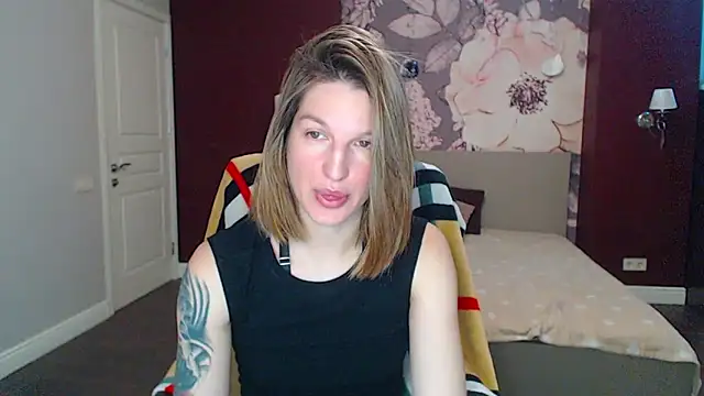 Snapshot of EmilyWalkeri chatting on 03/05/25, 08:10 EmilyWalkeri online show from 03/05/25, 08:10