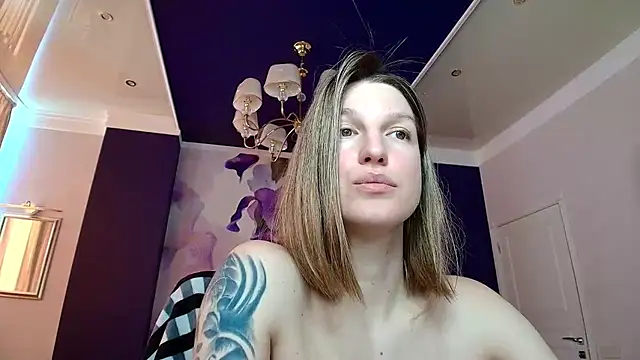 Snapshot of EmilyWalkeri chatting on 03/10/25, 08:15 EmilyWalkeri online show from 03/10/25, 08:15