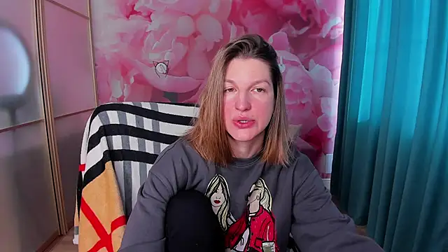 Snapshot of EmilyWalkeri chatting on 03/21/25, 07:00 EmilyWalkeri online show from 03/21/25, 07:00