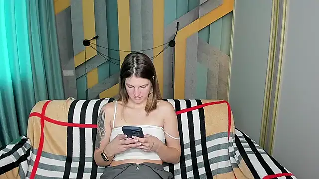 Snapshot of EmilyWalkeri chatting on 10/17/25, 07:33 EmilyWalkeri online show from 10/17/25, 07:33