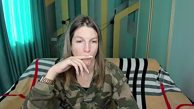 Snapshot of EmilyWalkeri chatting on 10/29/25, 07:43 EmilyWalkeri online show from 10/29/25, 07:43