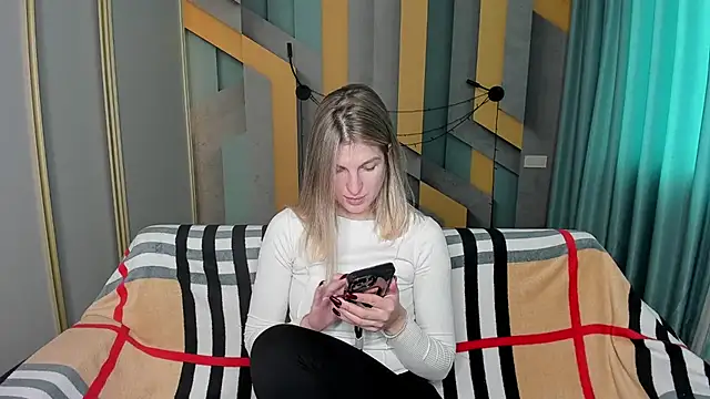 Snapshot of EmilyWalkeri chatting on 12/19/25, 07:48 EmilyWalkeri online show from 12/19/25, 07:48