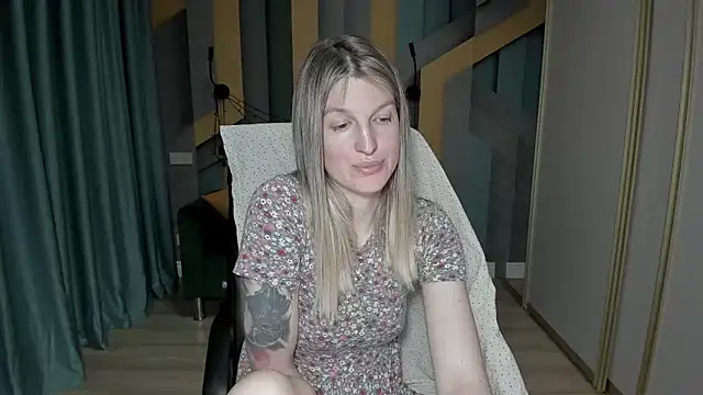 EmilyWalkeri online show from 05/15/26, 07:10