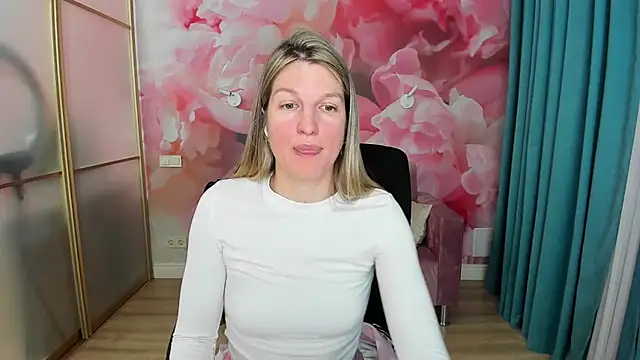 EmilyWalkeri online show from 05/21/26, 06:59