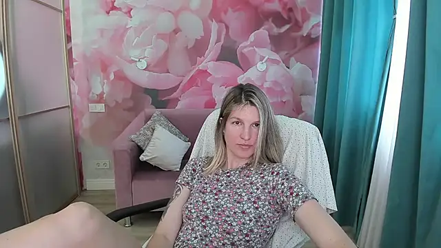 Snapshot of EmilyWalkeri chatting on 07/03/26, 07:37 EmilyWalkeri online show from 07/03/26, 07:37