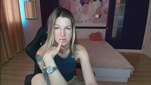 Snapshot of EmilyWalkeri chatting on 07/22/26, 07:22 EmilyWalkeri online show from 07/22/26, 07:22