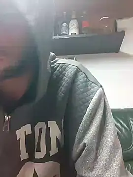 Snapshot of Rejtelmesest chatting on 01/05/25, 04:48 Rejtelmesest online show from 01/05/25, 04:48