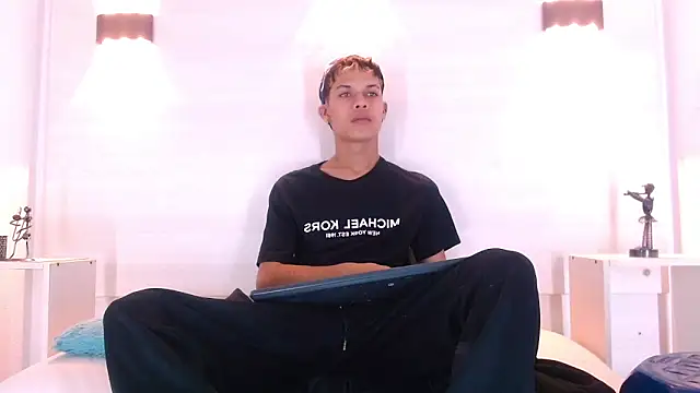 Levis Montes online show from 01/27/25, 02:13