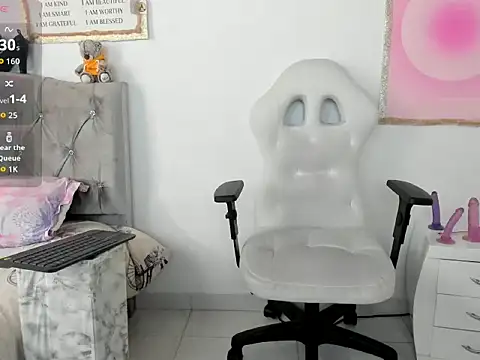 Snapshot of cindy_love2 chatting on 12/05/25, 02:03 cindy love2 online show from 12/05/25, 02:03