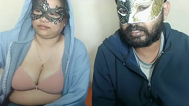 Snapshot of Cutehornycouples chatting on 11/29/25, 04:43 Cutehornycouples online show from 11/29/25, 04:43