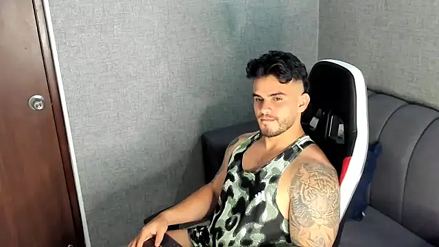 Ricardogo19 online show from 10/18/25, 02:36