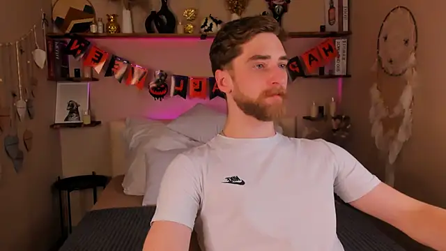 Snapshot of DexterDexx chatting on 10/31/25, 11:06 DexterDexx online show from 10/31/25, 11:06