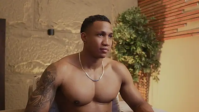 Logan Varela online show from 11/05/25, 12:49