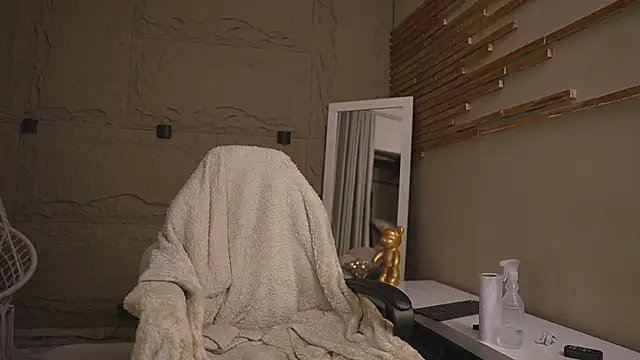 Logan Varela online show from 03/02/26, 01:51