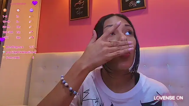 Snapshot of yourcuteneighbourr chatting on 02/07/25, 09:26 yourcuteneighbourr online show from 02/07/25, 09:26