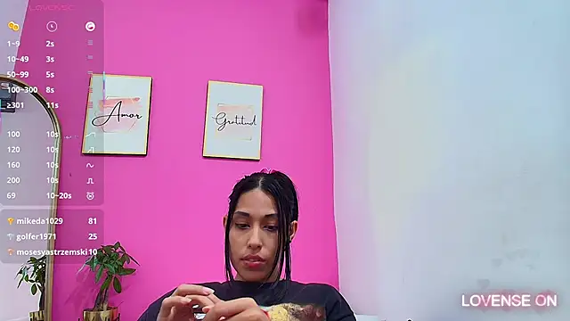 Snapshot of yourcuteneighbourr chatting on 02/13/25, 06:09 yourcuteneighbourr online show from 02/13/25, 06:09