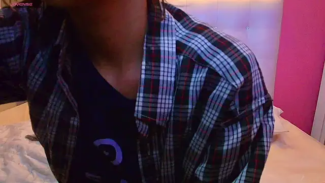 Snapshot of yourcuteneighbourr chatting on 02/18/25, 03:10 yourcuteneighbourr online show from 02/18/25, 03:10