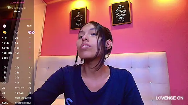 Snapshot of yourcuteneighbourr chatting on 02/19/25, 06:11 yourcuteneighbourr online show from 02/19/25, 06:11