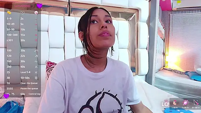 Snapshot of yourcuteneighbourr chatting on 03/07/25, 06:02 yourcuteneighbourr online show from 03/07/25, 06:02