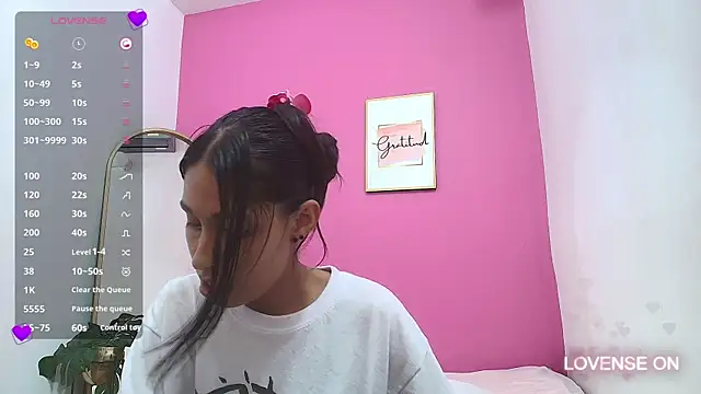 Snapshot of yourcuteneighbourr chatting on 03/08/25, 09:28 yourcuteneighbourr online show from 03/08/25, 09:28