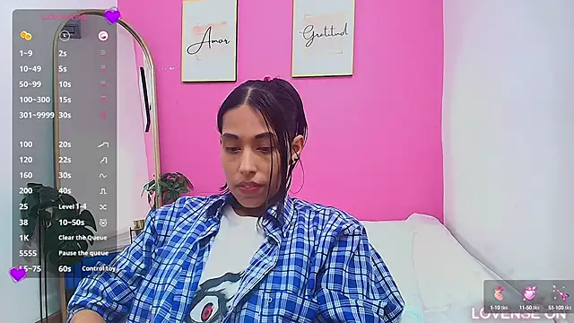 Snapshot of yourcuteneighbourr chatting on 03/13/25, 06:16 yourcuteneighbourr online show from 03/13/25, 06:16