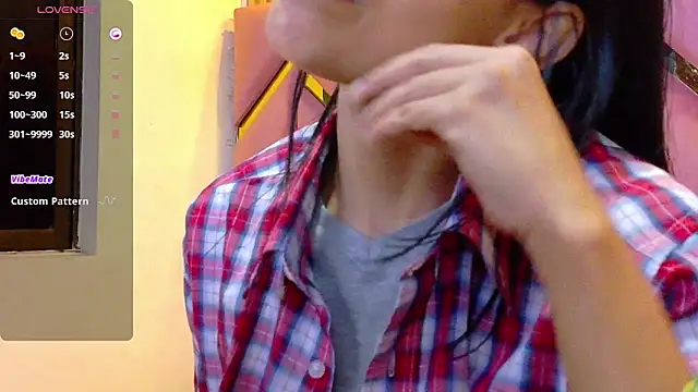 Snapshot of yourcuteneighbourr chatting on 09/09/25, 02:55 yourcuteneighbourr online show from 09/09/25, 02:55