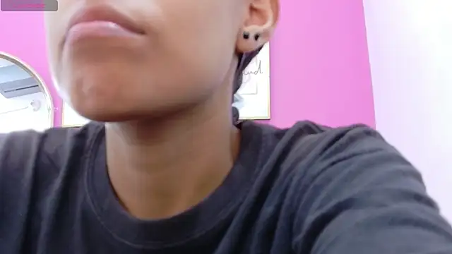 Snapshot of yourcuteneighbourr chatting on 09/23/25, 03:09 yourcuteneighbourr online show from 09/23/25, 03:09