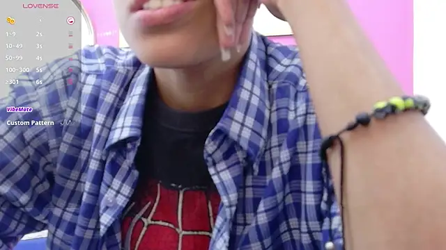 Snapshot of yourcuteneighbourr chatting on 09/27/25, 03:44 yourcuteneighbourr online show from 09/27/25, 03:44