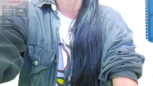 Snapshot of yourcuteneighbourr chatting on 10/15/25, 03:17 yourcuteneighbourr online show from 10/15/25, 03:17