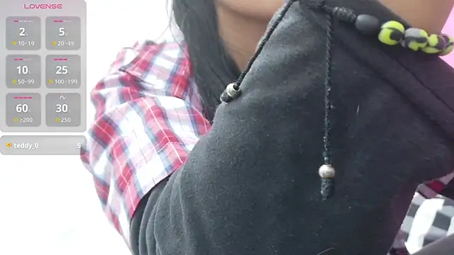 Snapshot of yourcuteneighbourr chatting on 11/06/25, 02:45 yourcuteneighbourr online show from 11/06/25, 02:45