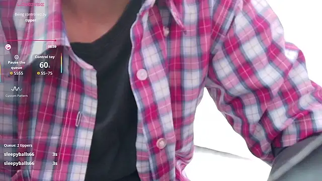 Snapshot of yourcuteneighbourr chatting on 11/18/25, 03:01 yourcuteneighbourr online show from 11/18/25, 03:01