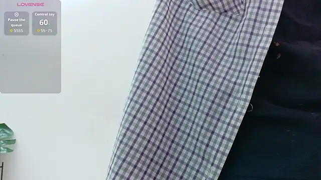 Snapshot of yourcuteneighbourr chatting on 12/17/25, 03:01 yourcuteneighbourr online show from 12/17/25, 03:01