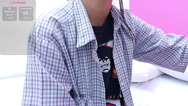 Snapshot of yourcuteneighbourr chatting on 12/19/25, 03:02 yourcuteneighbourr online show from 12/19/25, 03:02